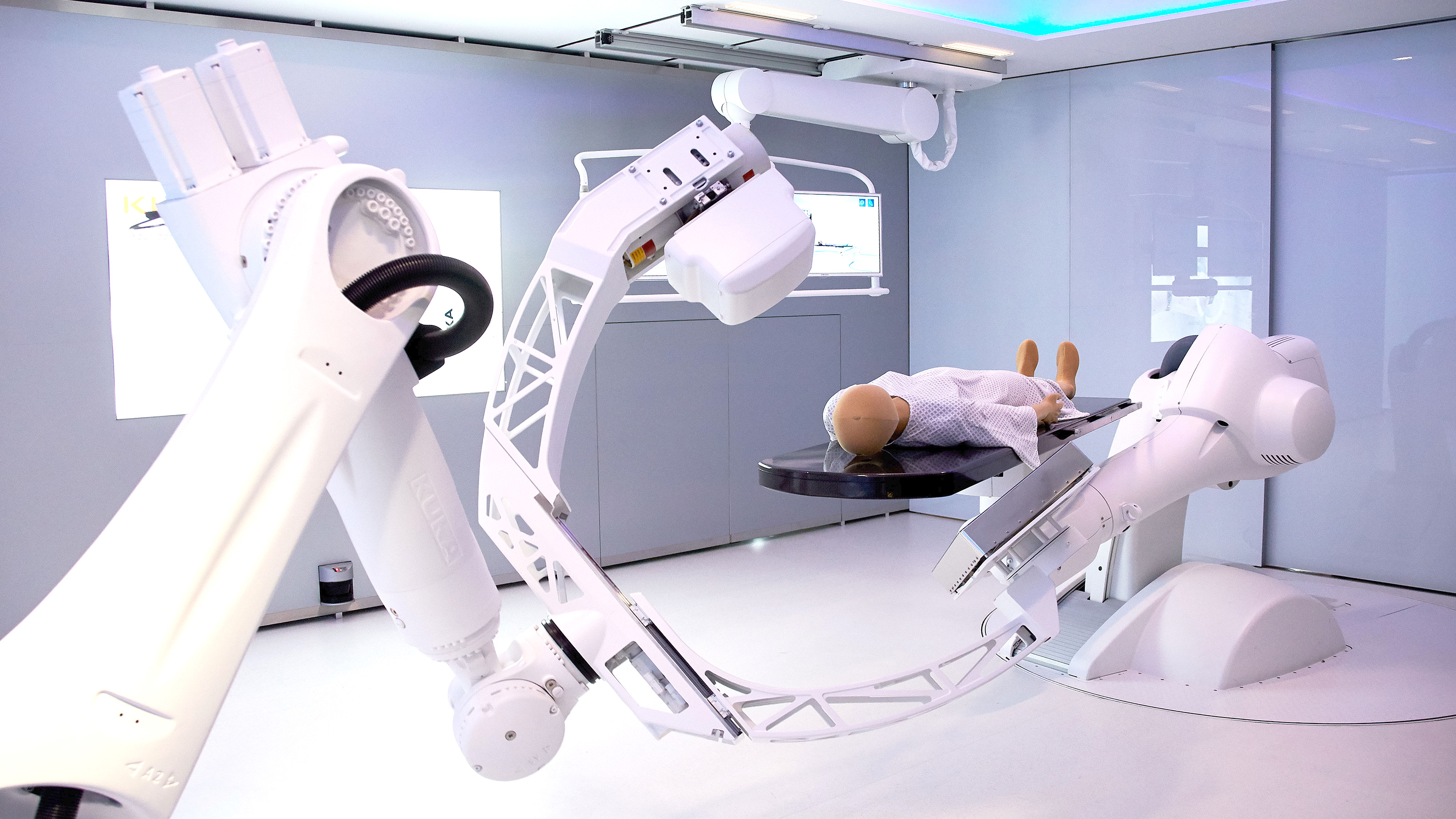 Хирургические и андроидные роботы